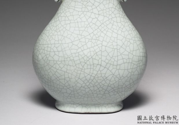 清 乾隆 仿哥釉雙耳扁瓶